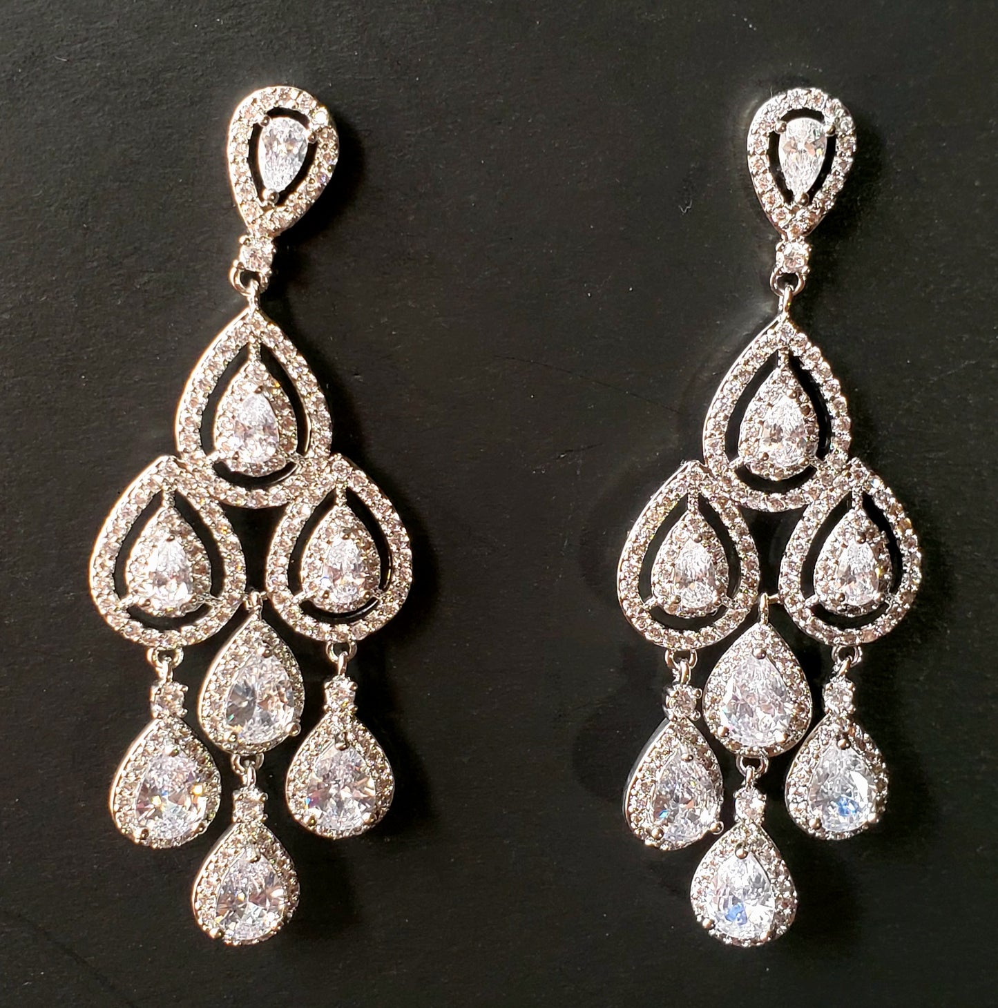 Boucles d'oreille pour oreilles percées.