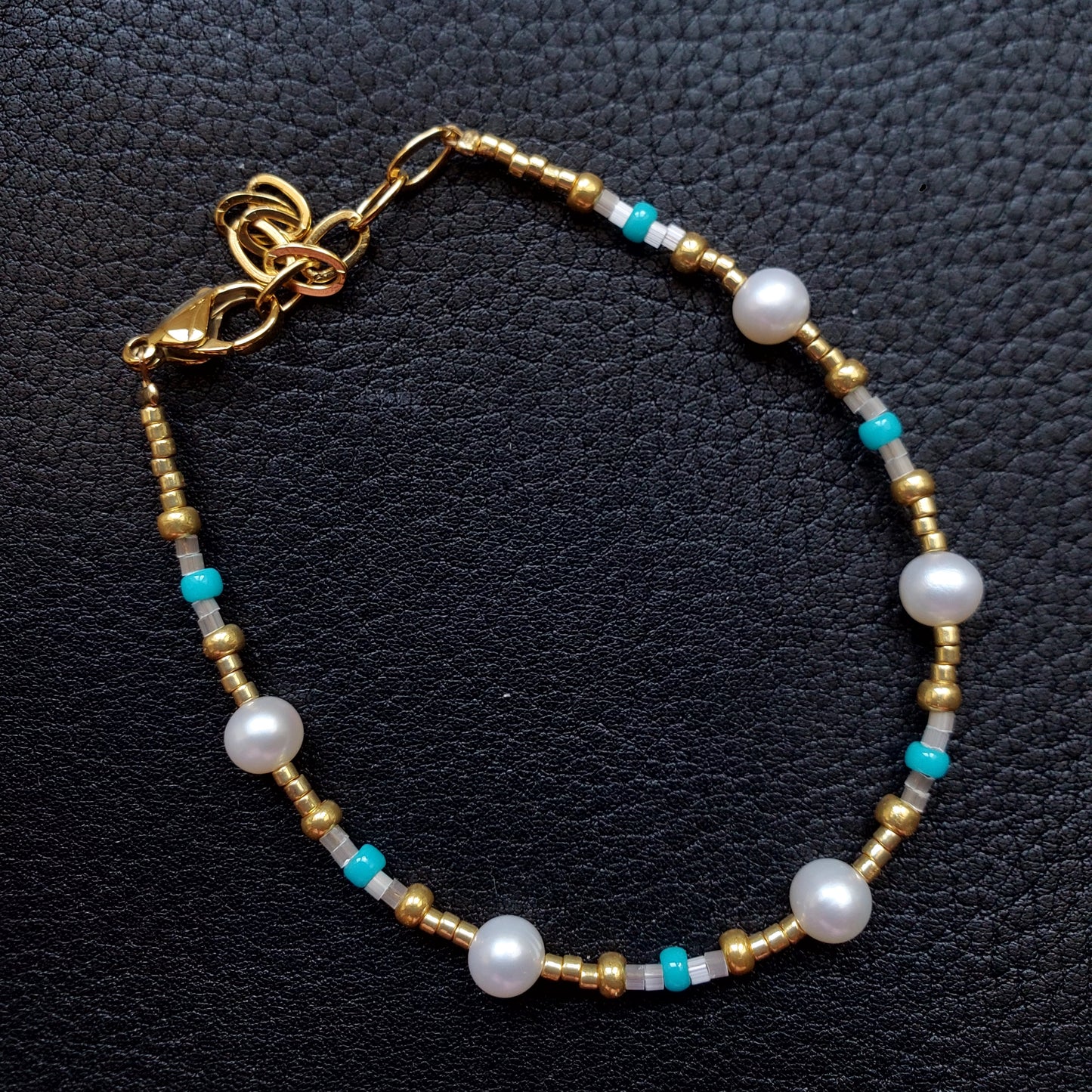 Single-strand bracelet